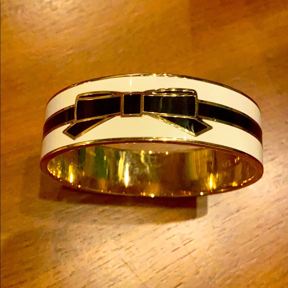 Kate Spade black, gold, & cream bow bangle 🎀